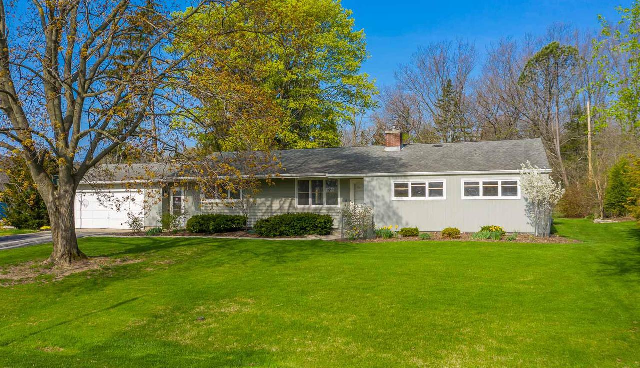 6801 N Ironwood Ln, Glendale, WI 53217