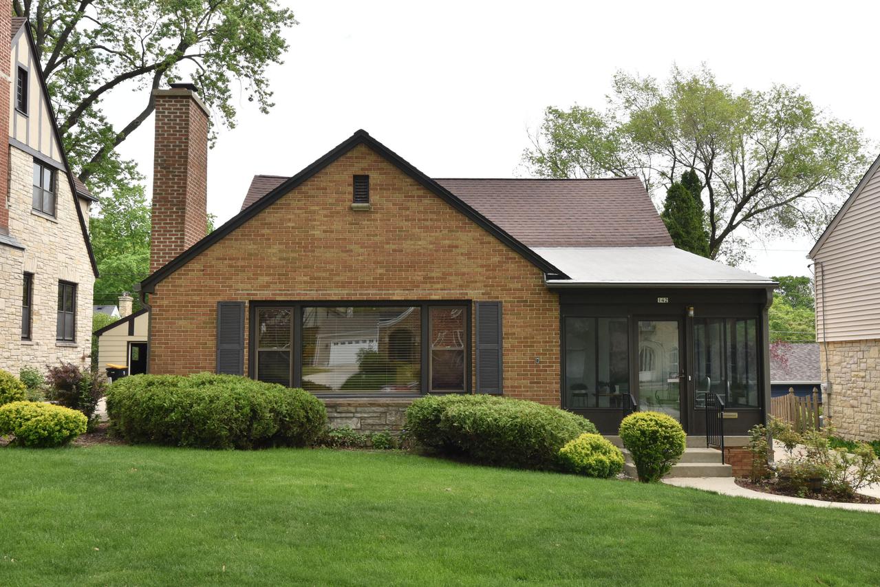 142 N 86th St, Wauwatosa, WI 53226