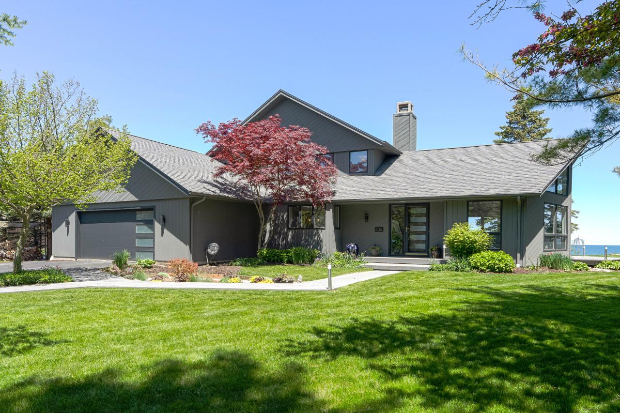 806 Waters Edge Rd, Caledonia, WI 53402