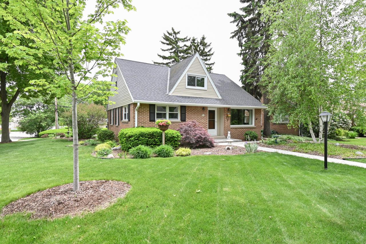 2140 N 115th St., Wauwatosa, WI 53226