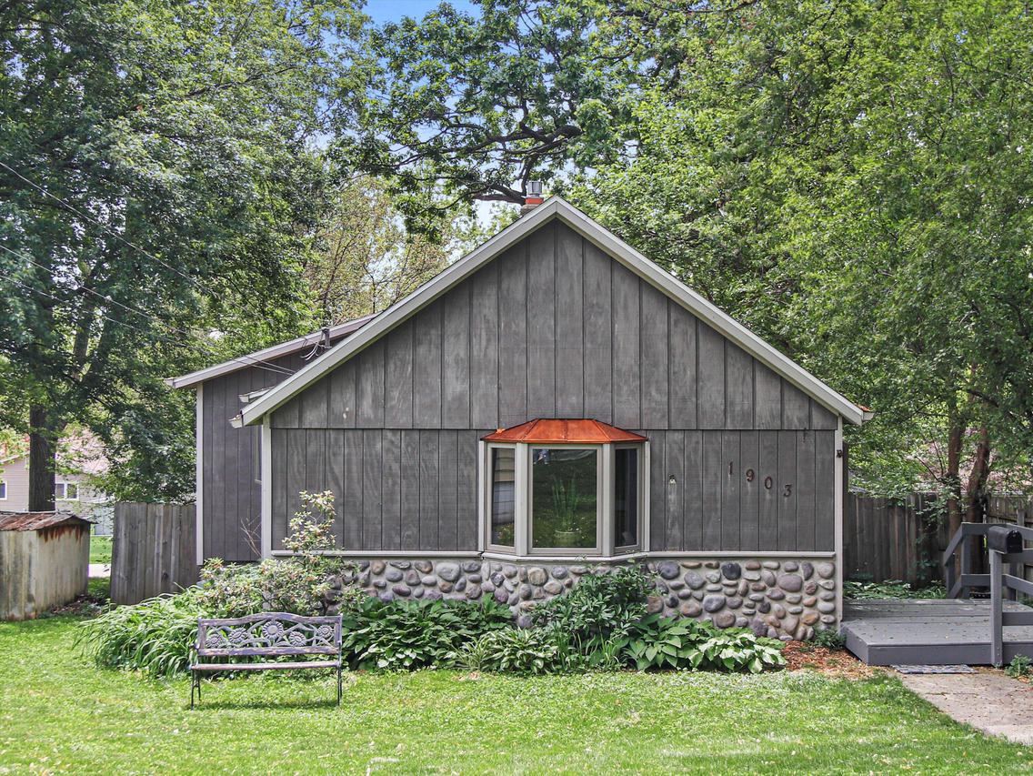 1903 Sunkist Ave., Waukesha, WI 53188