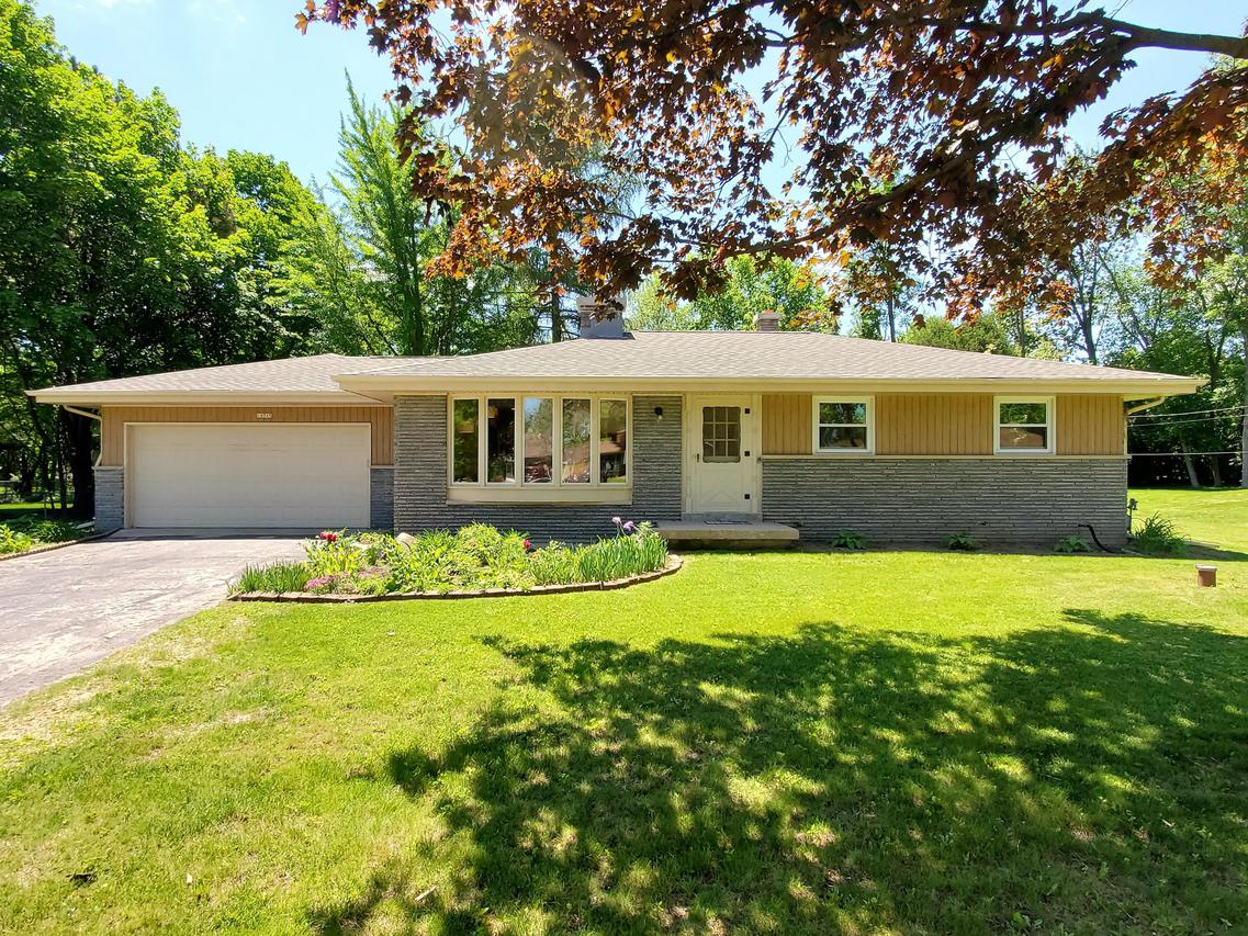 14715 W Woodland Dr, New Berlin, WI 53151