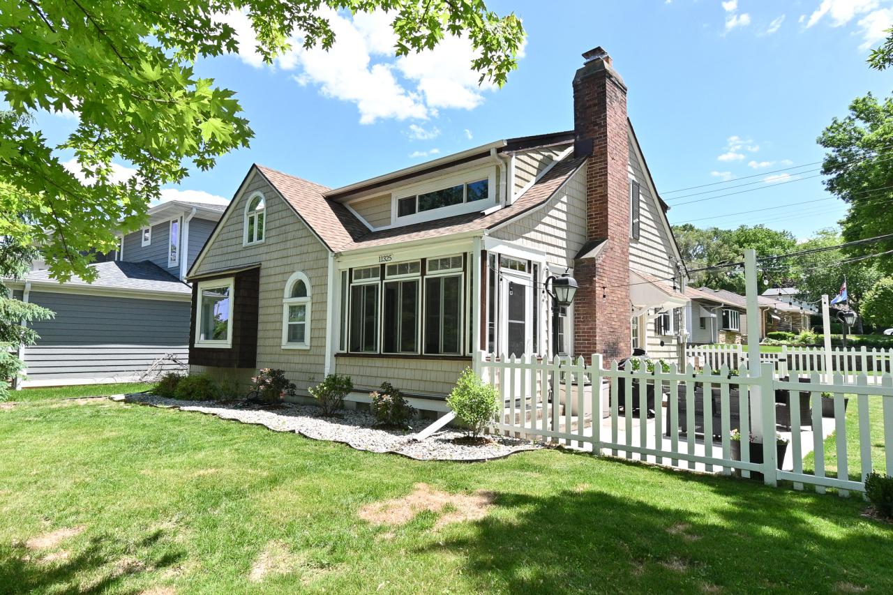 11325 W Potter Rd, Wauwatosa, WI 53226