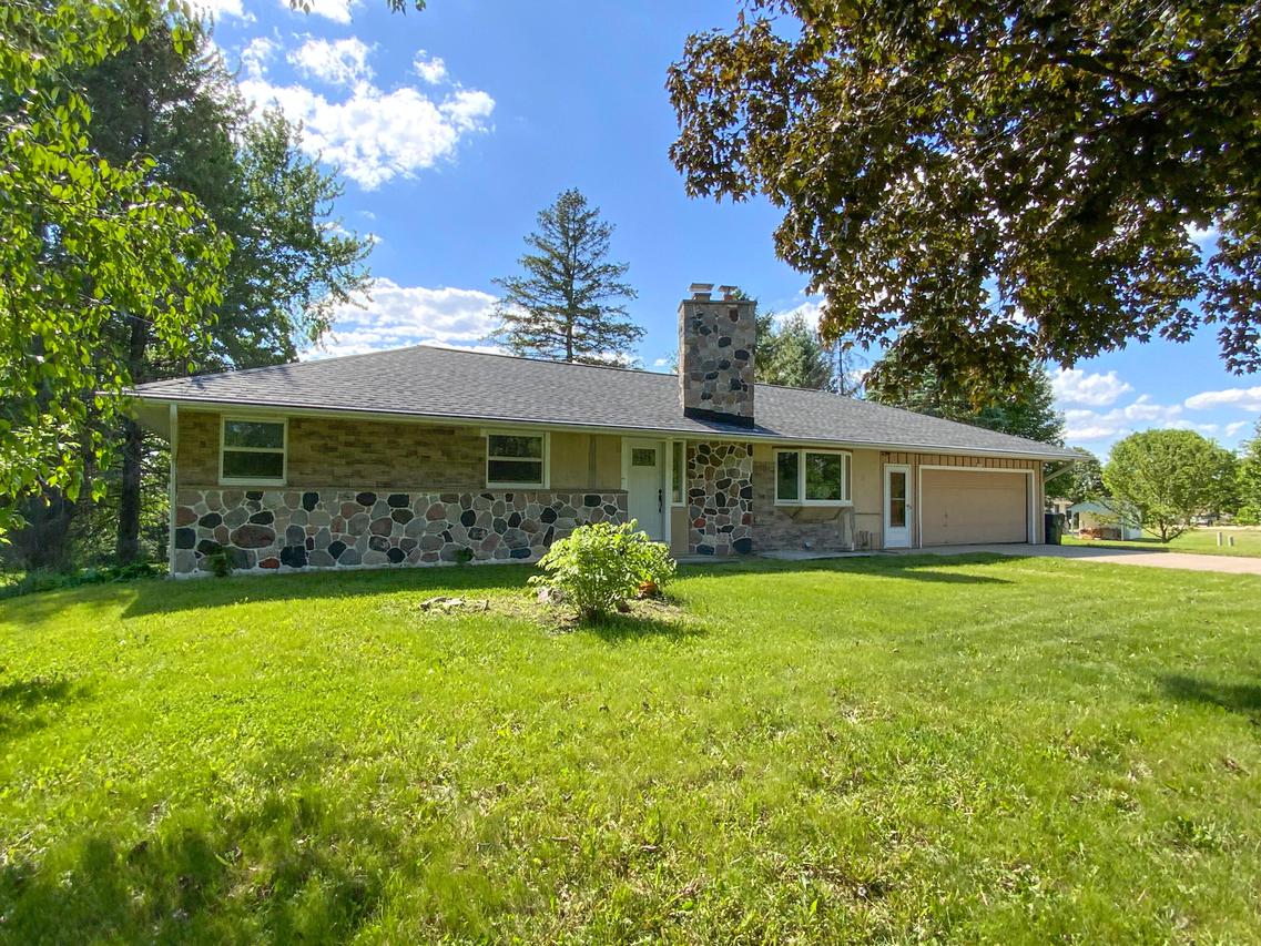 2302 Oakdale Dr, Waukesha, WI 53189