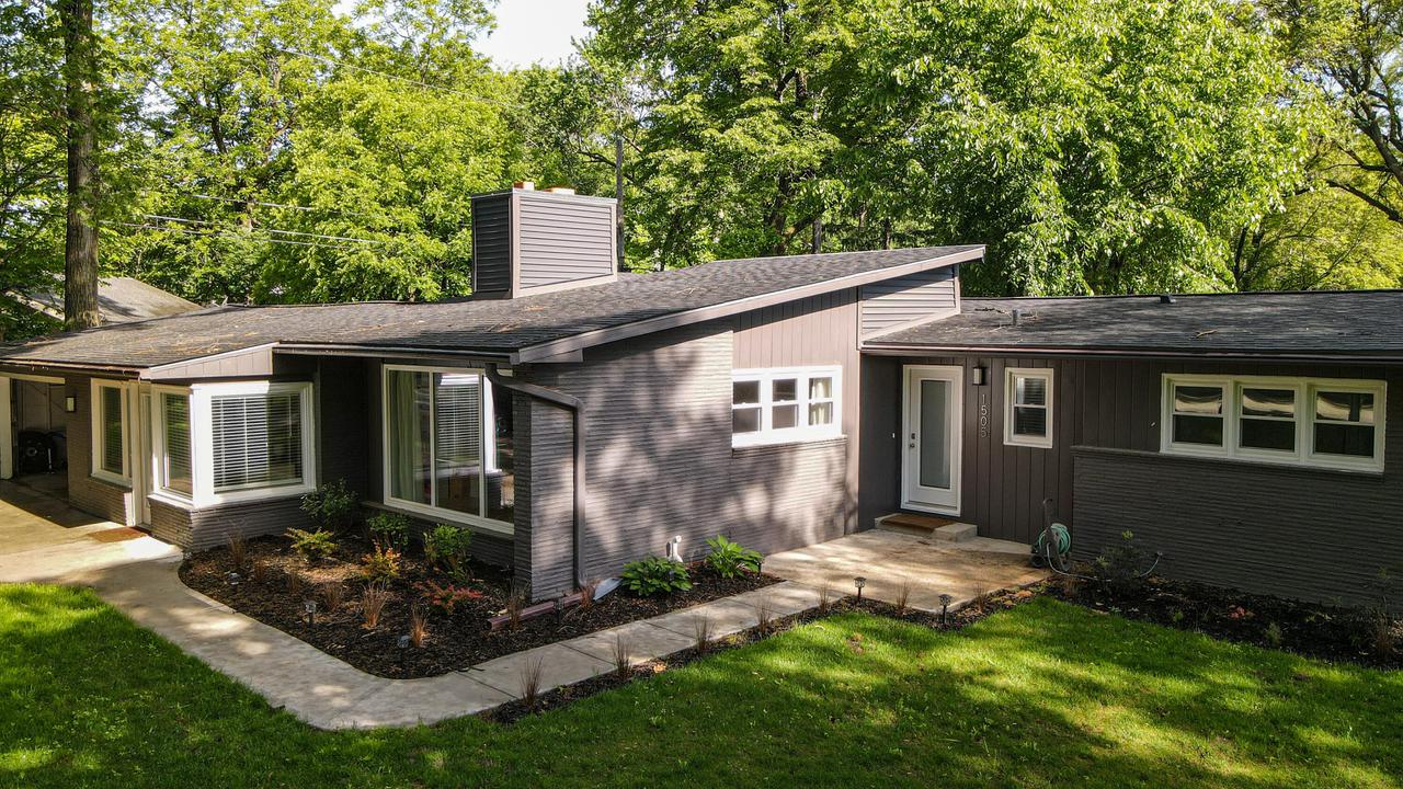 1505 N 121st St., Wauwatosa, WI 53226