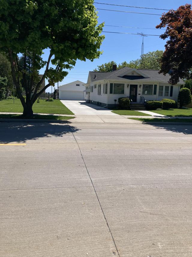 1917 S 10th St, Manitowoc, WI 54220