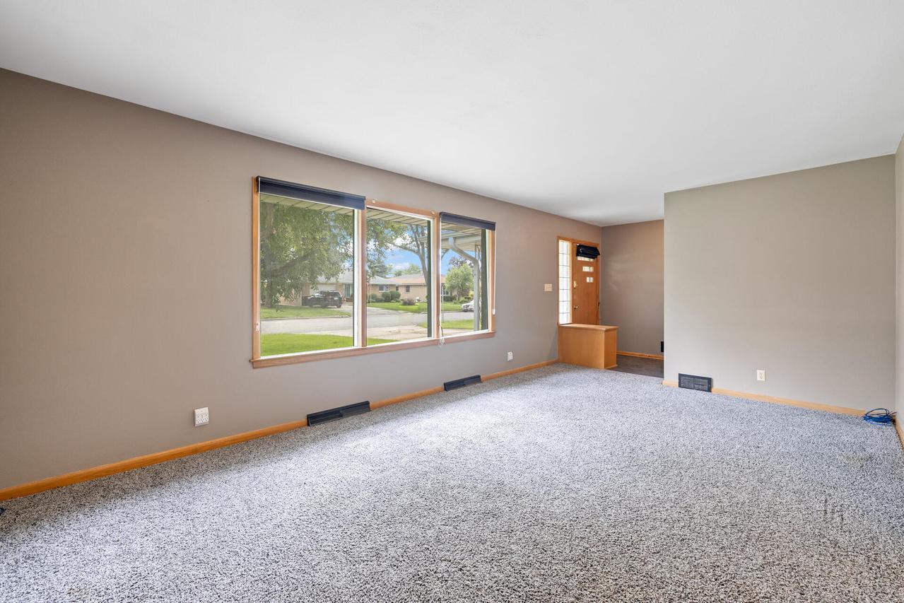 4055 N 93rd St, Wauwatosa, WI 53222
