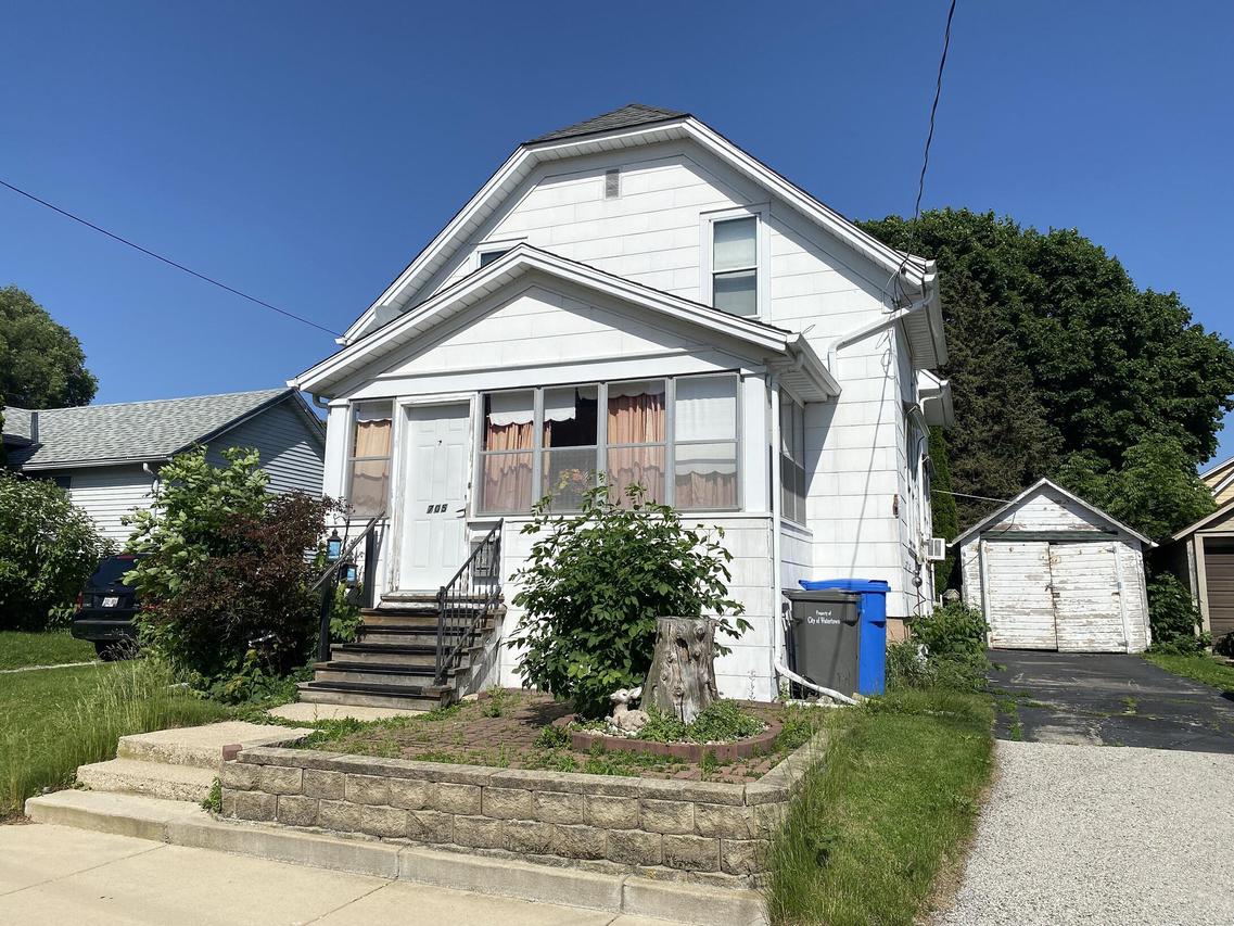 705 S 2nd St, Watertown, WI 53094