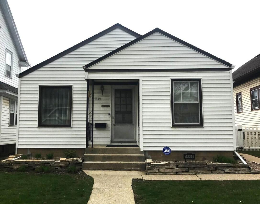 1444 S 90th St, West Allis, WI 53214