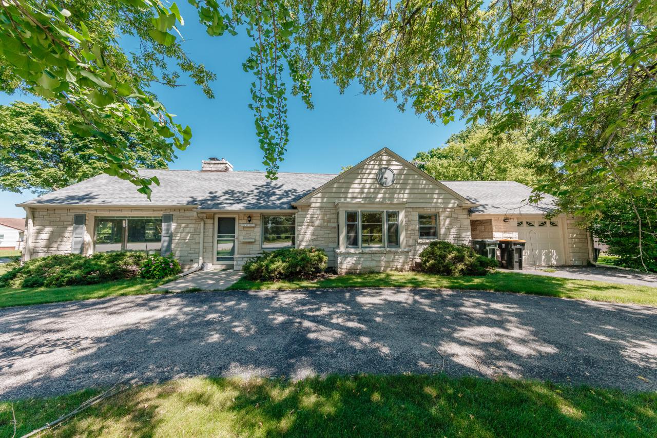 10532 W Burleigh St., Wauwatosa, WI 53222