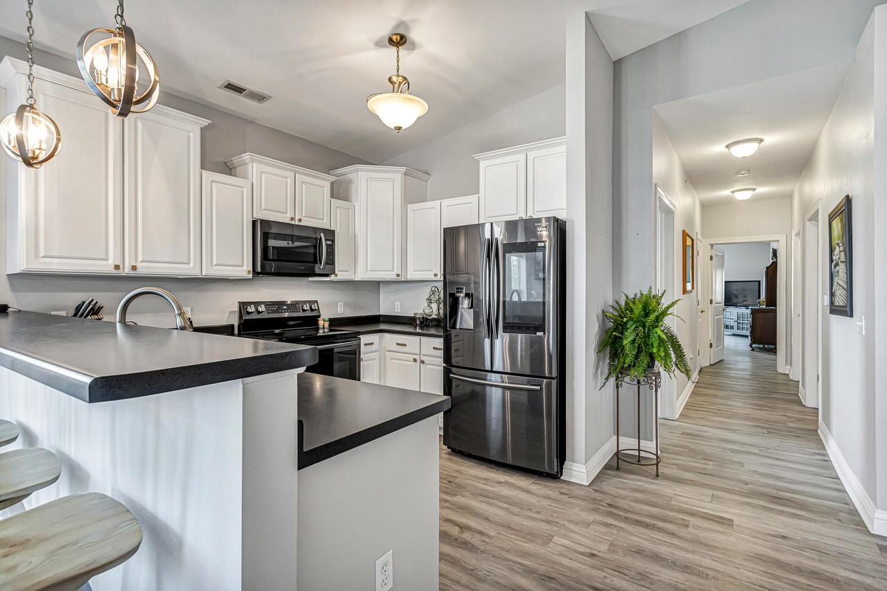 1540 Roxbury Way #201, Waukesha, WI 53186