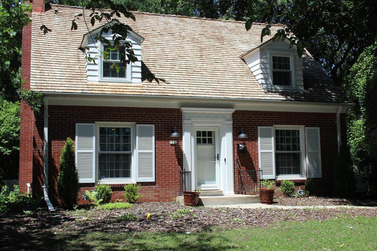 1225 N 86th St, Wauwatosa, WI 53226