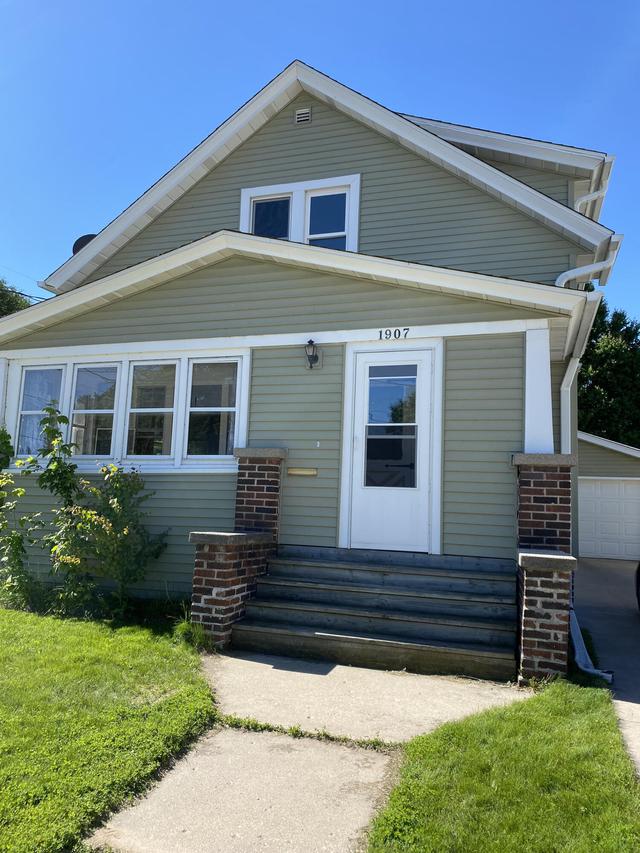 1907 Western Ave., Manitowoc, WI 54220