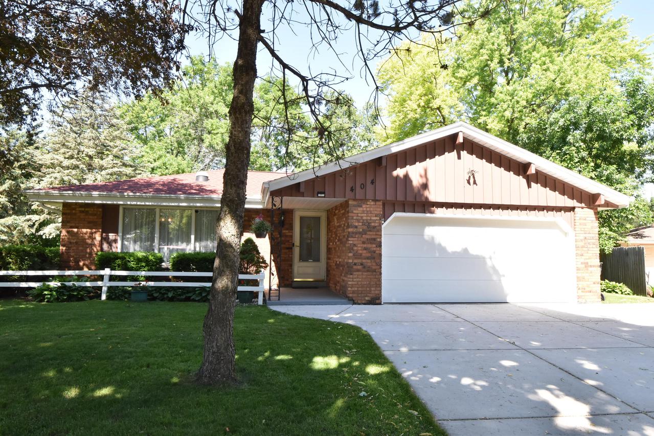 404 Michigan Ct, Waukesha, WI 53188