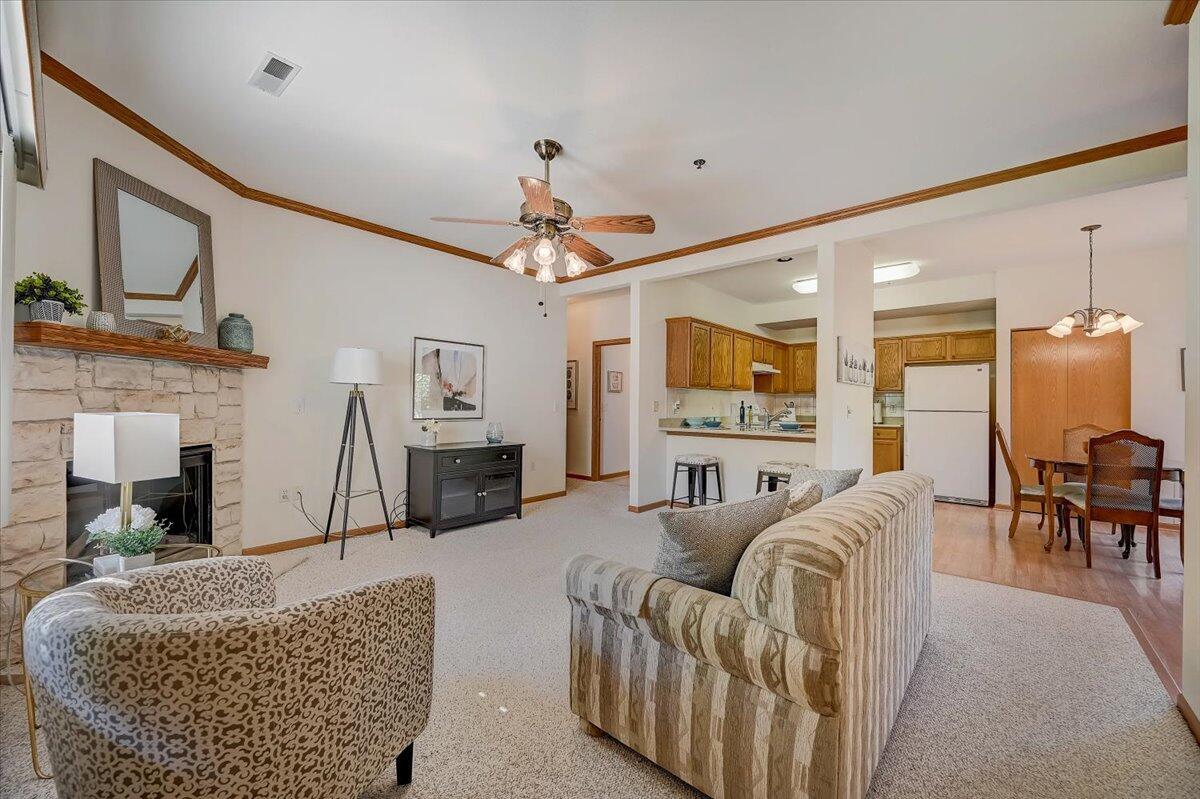 15078 Arrowhead Ln, New Berlin, WI 53151