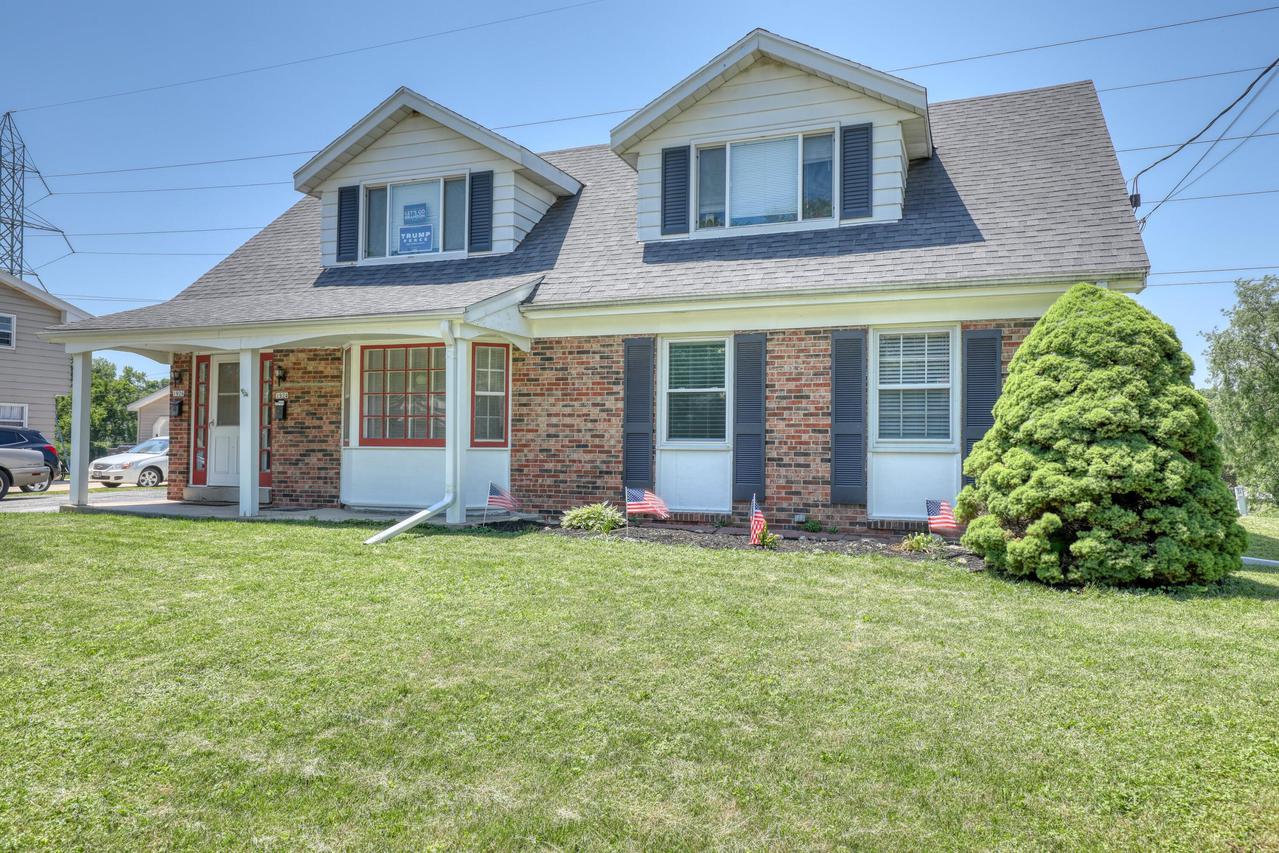 1924 Cardinal Dr., Waukesha, WI 53186