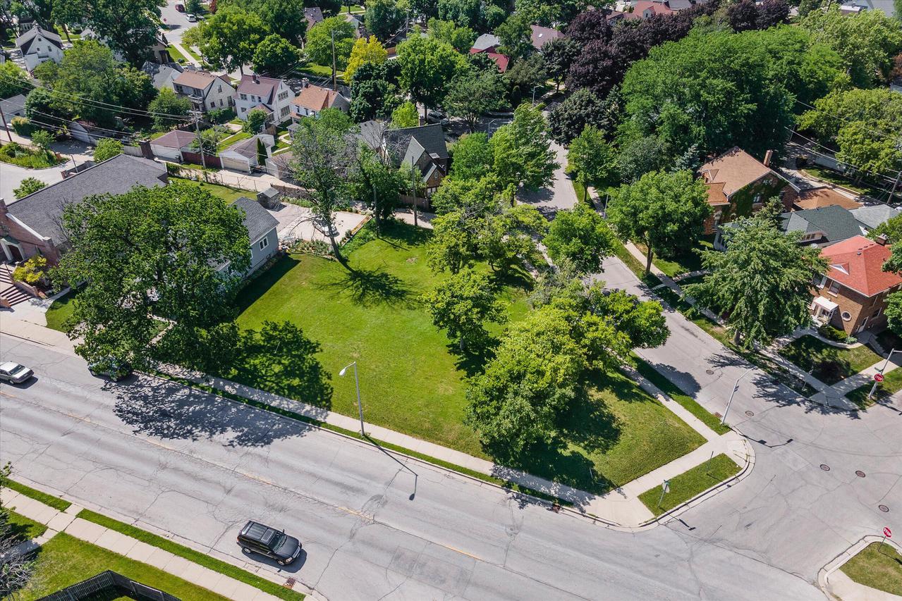 66 W Beliot Rd, West Allis, WI 53219