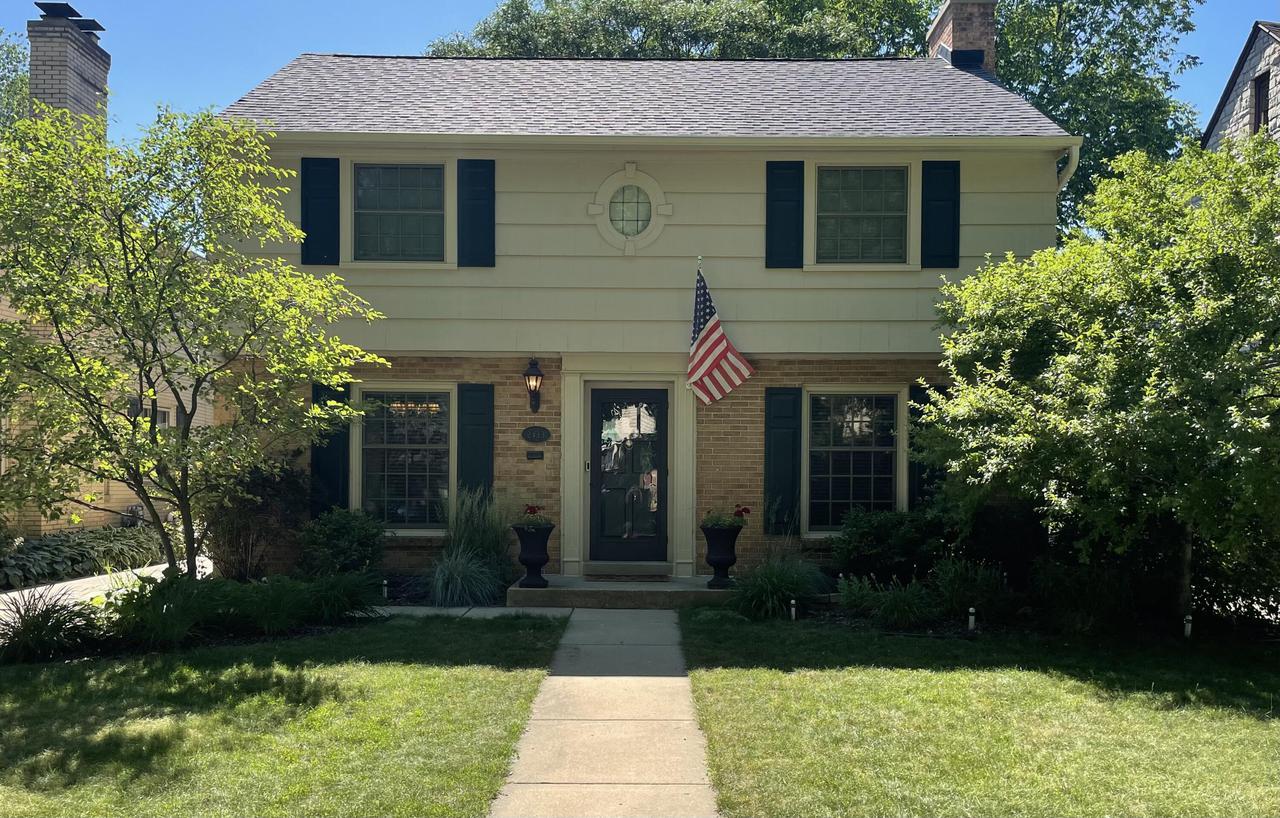 2433 N 88th St., Wauwatosa, WI 53226
