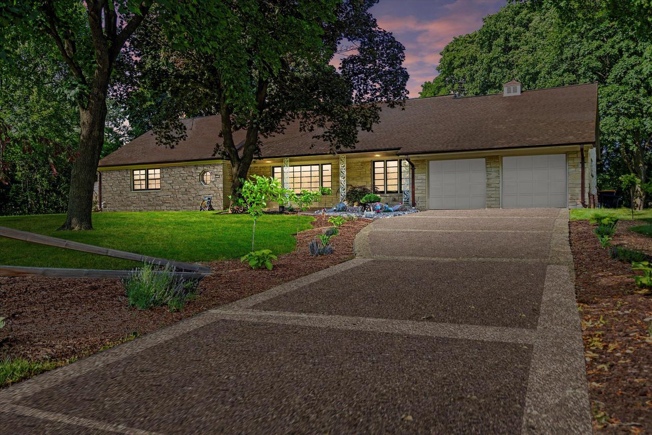 2716 S Root River Pkwy., Milwaukee, WI 53227