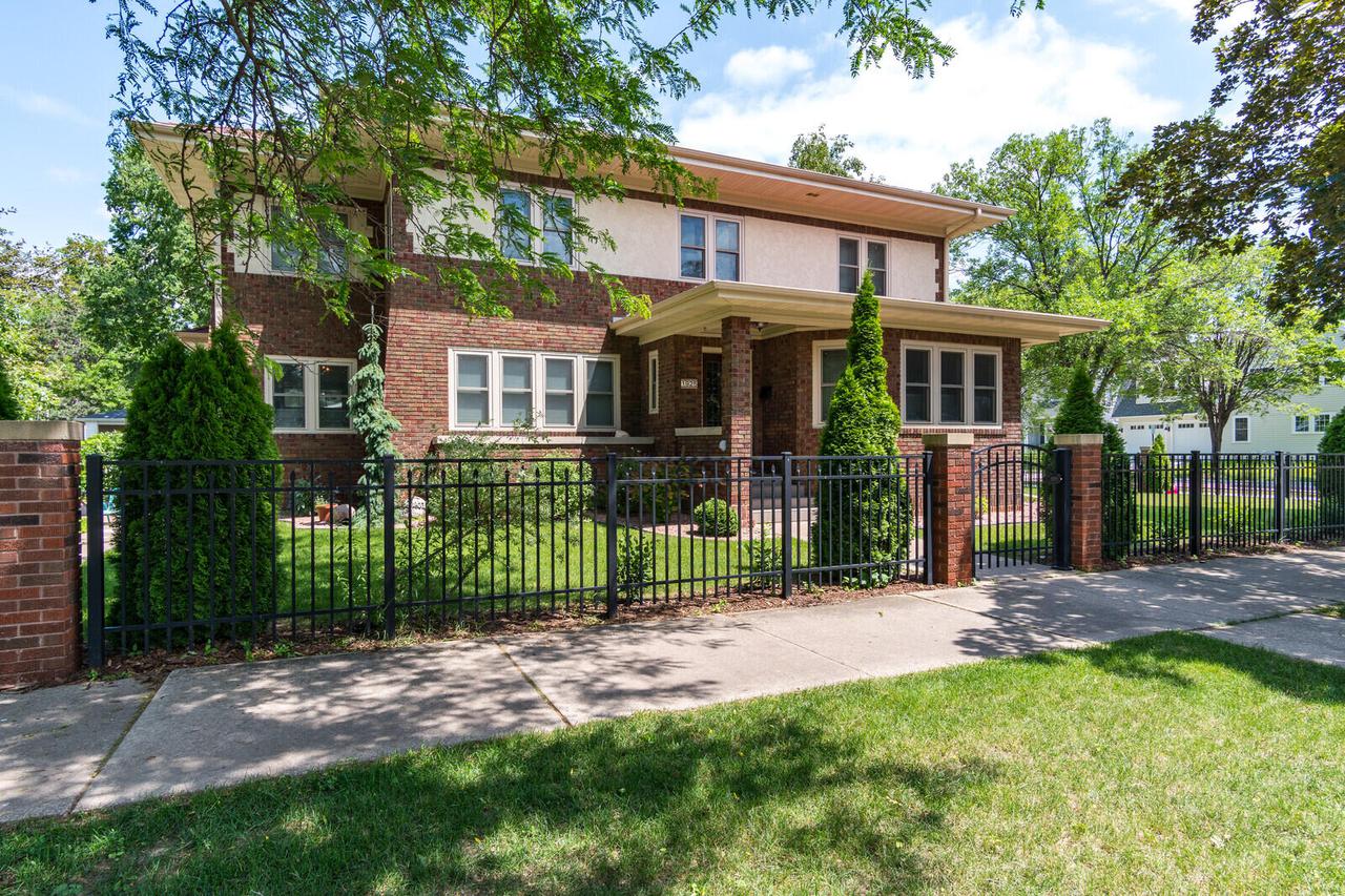 1925 King, La Crosse, WI 54601