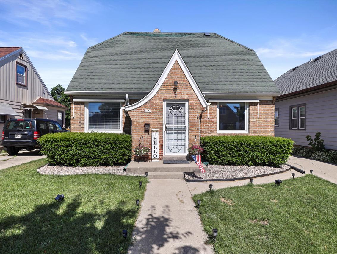 2332 S 98th St., West Allis, WI 53227