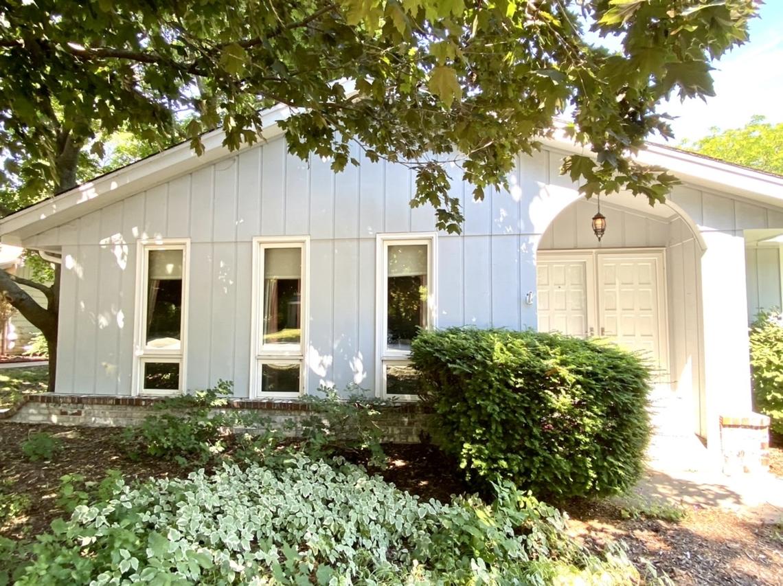 710 Elk Ln, Waukesha, WI 53188