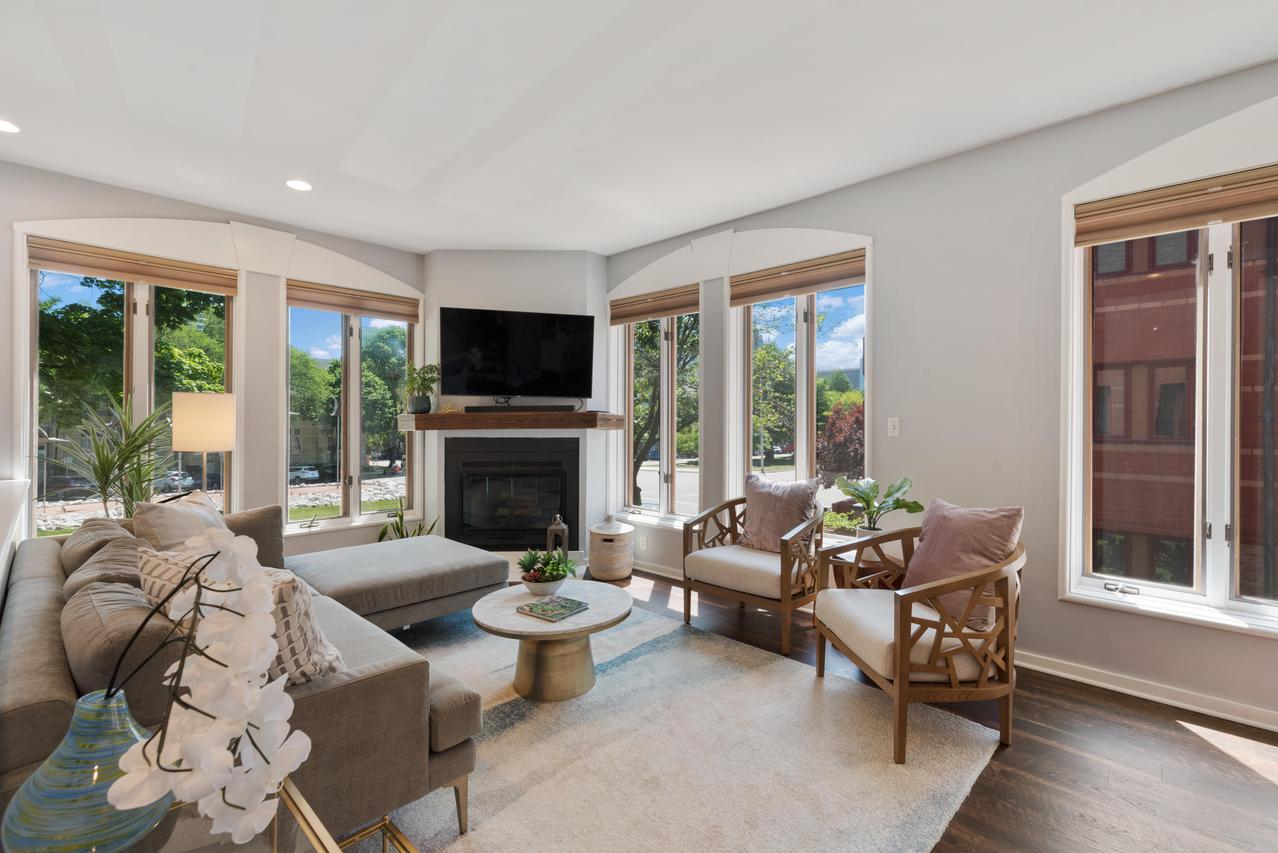 812 E Kilbourn Ave, Milwaukee, WI 53202