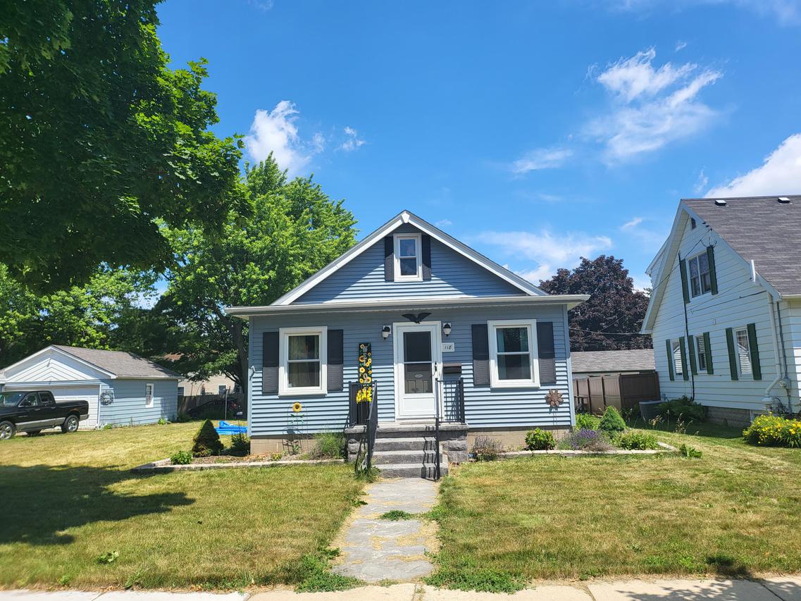 118 W Roberta Ave., Waukesha, WI 53186