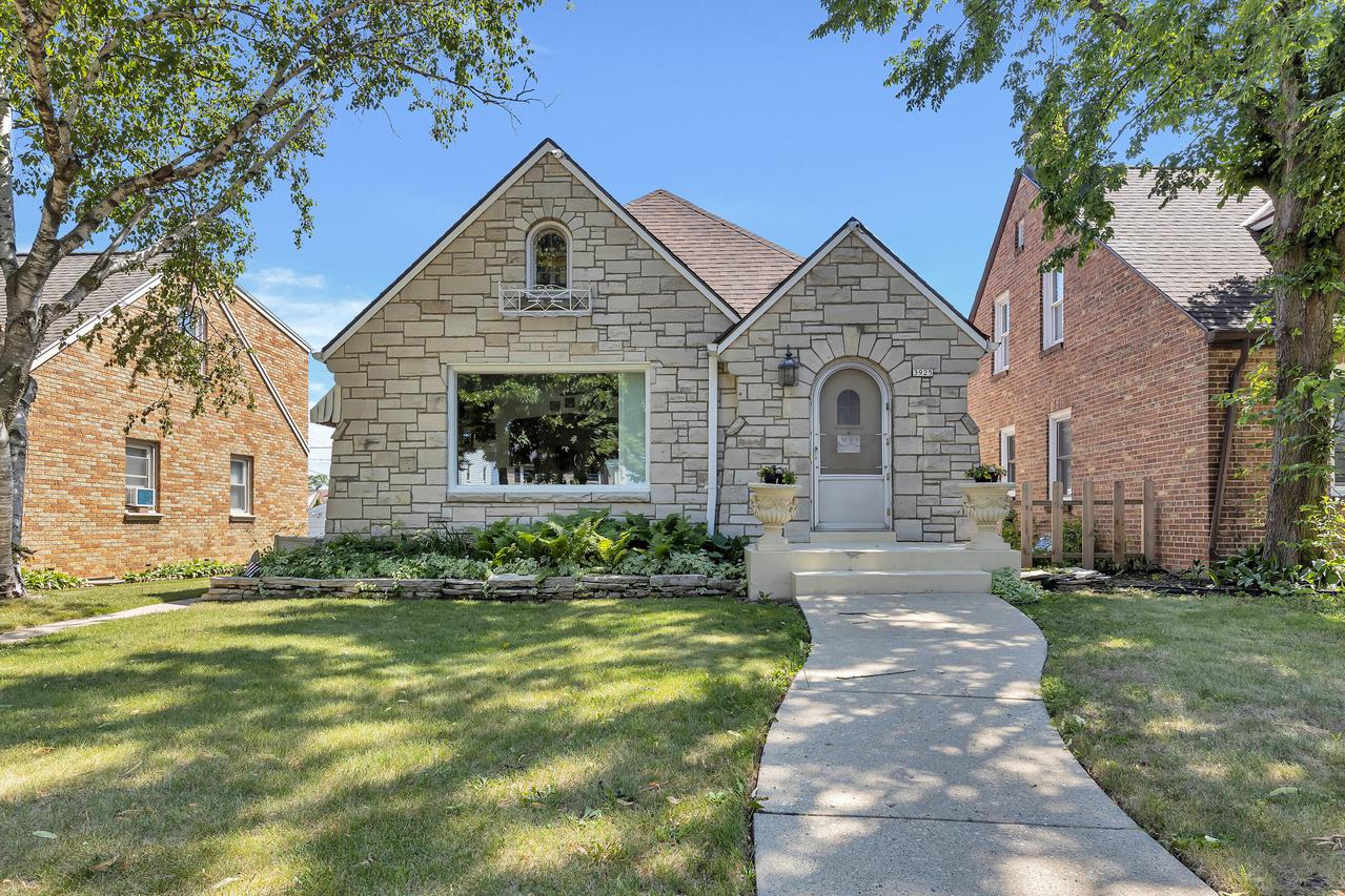 3925 W Oklahoma Ave, Milwaukee, WI 53215