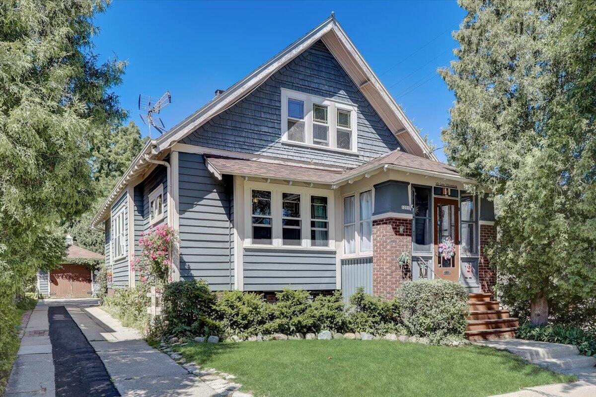1291 Glenview Pl., Wauwatosa, WI 53213