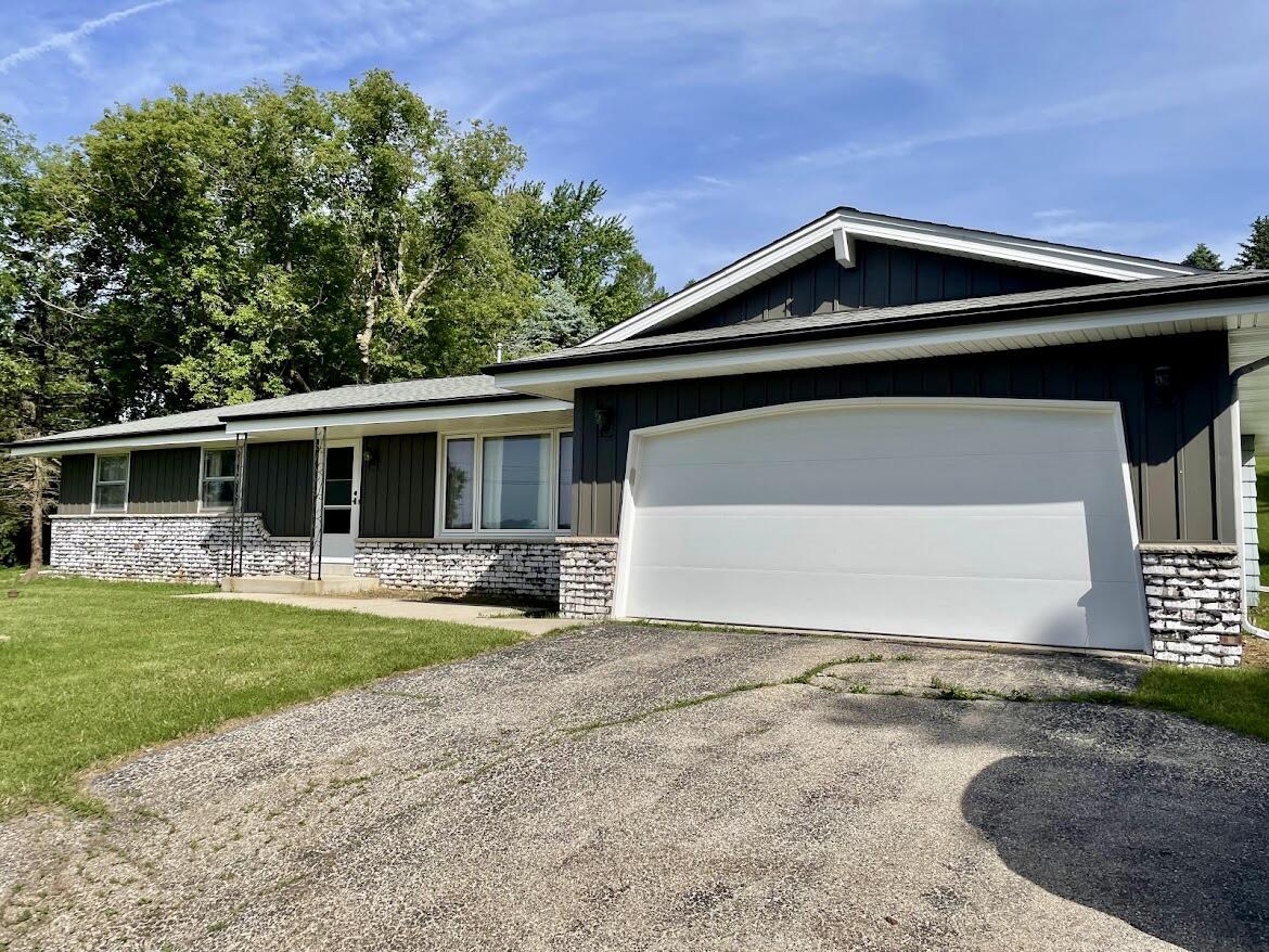 S43W27053 Saylesville Rd, Waukesha, WI 53189