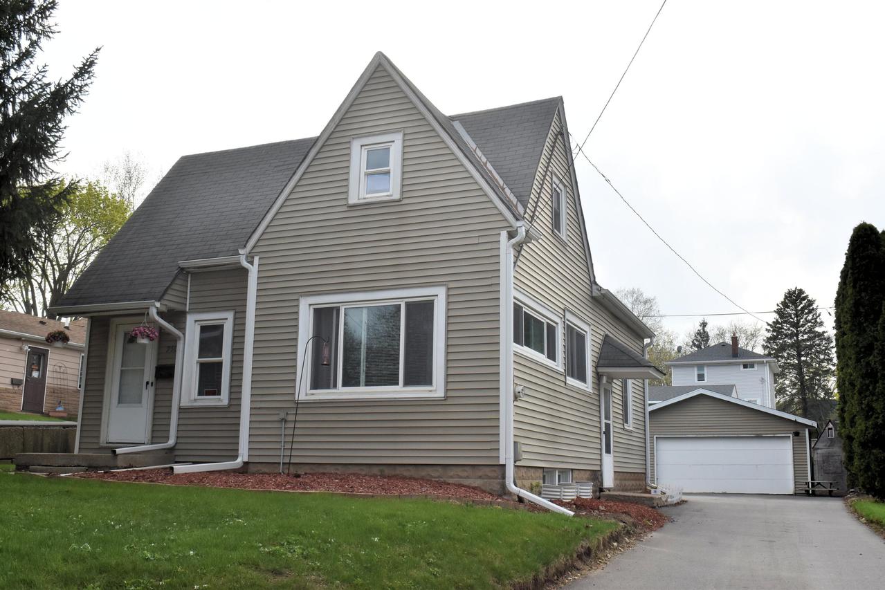 950 Perkins Dr., Waukesha, WI 53186