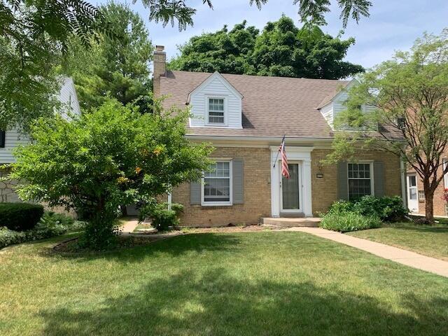 2139 N 90th St., Wauwatosa, WI 53226