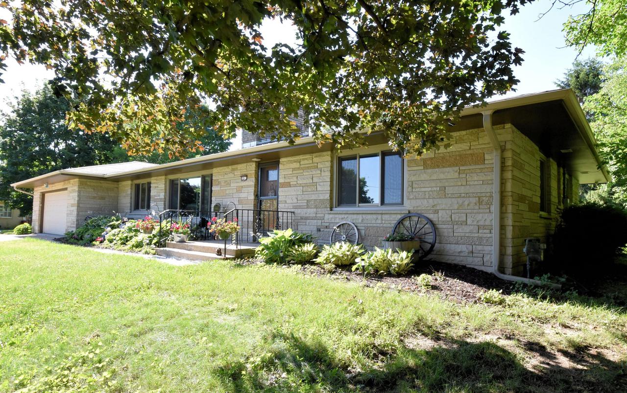 1393 Harris Dr, Waukesha, WI 53186