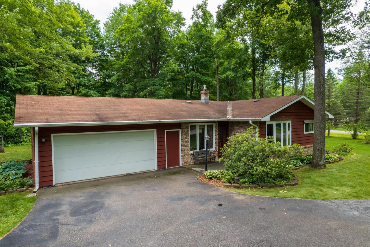 7177 Wood Crest Dr, Crescent, WI 54501