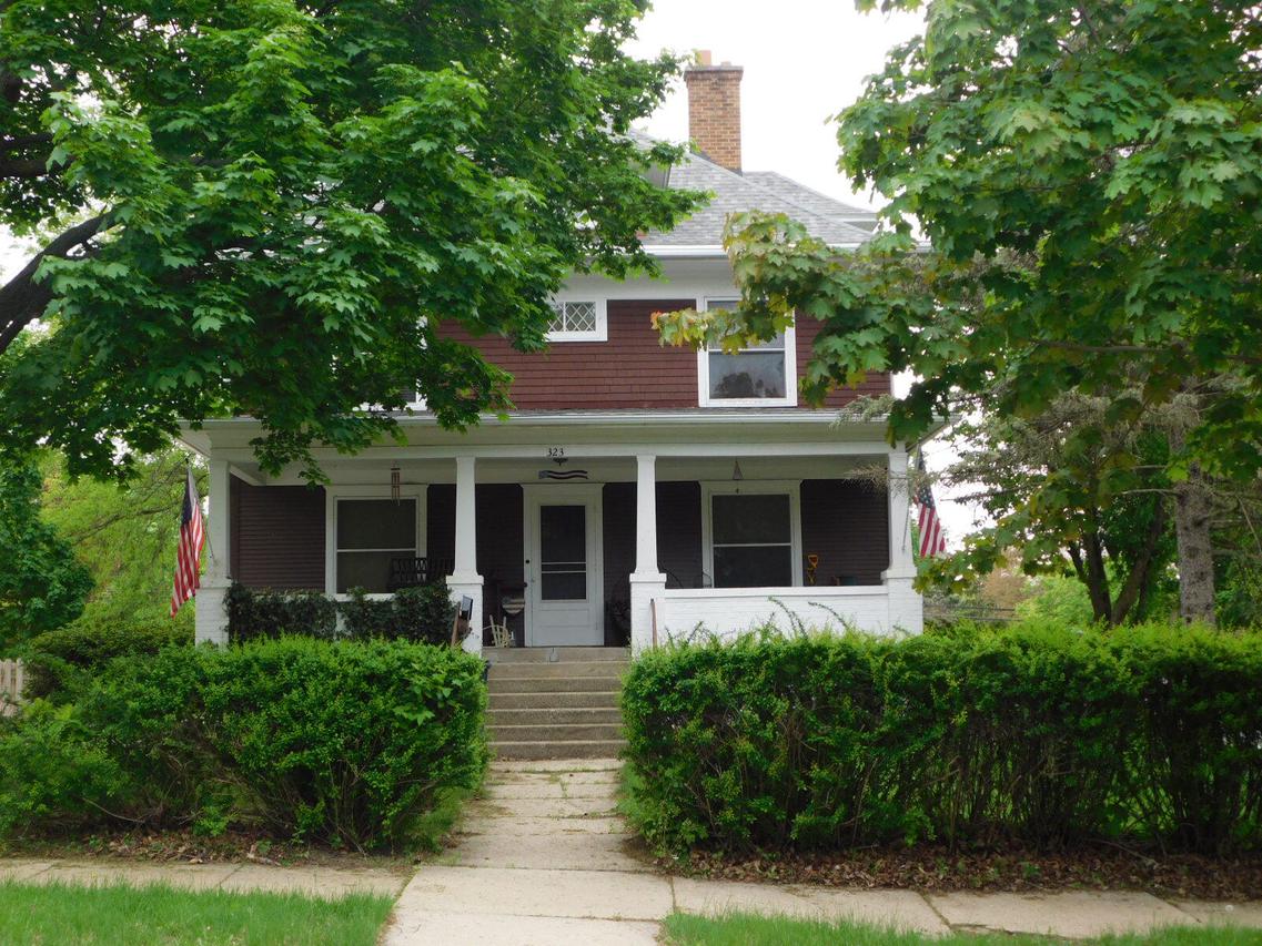 323 E College Ave., Waukesha, WI 53186