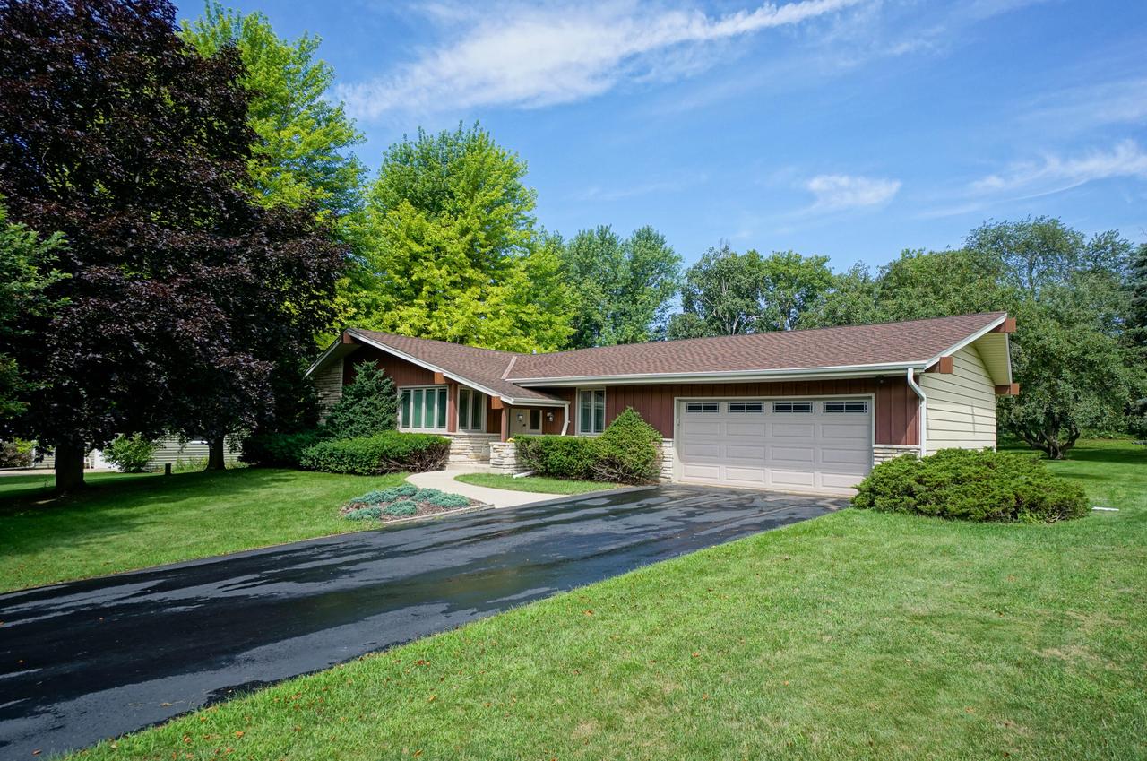 734 Maple Way, Waukesha, WI 53188