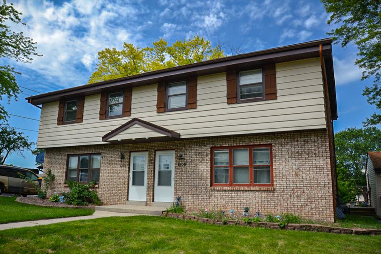 1308 Chippewa Dr. #1310, Waukesha, WI 53186
