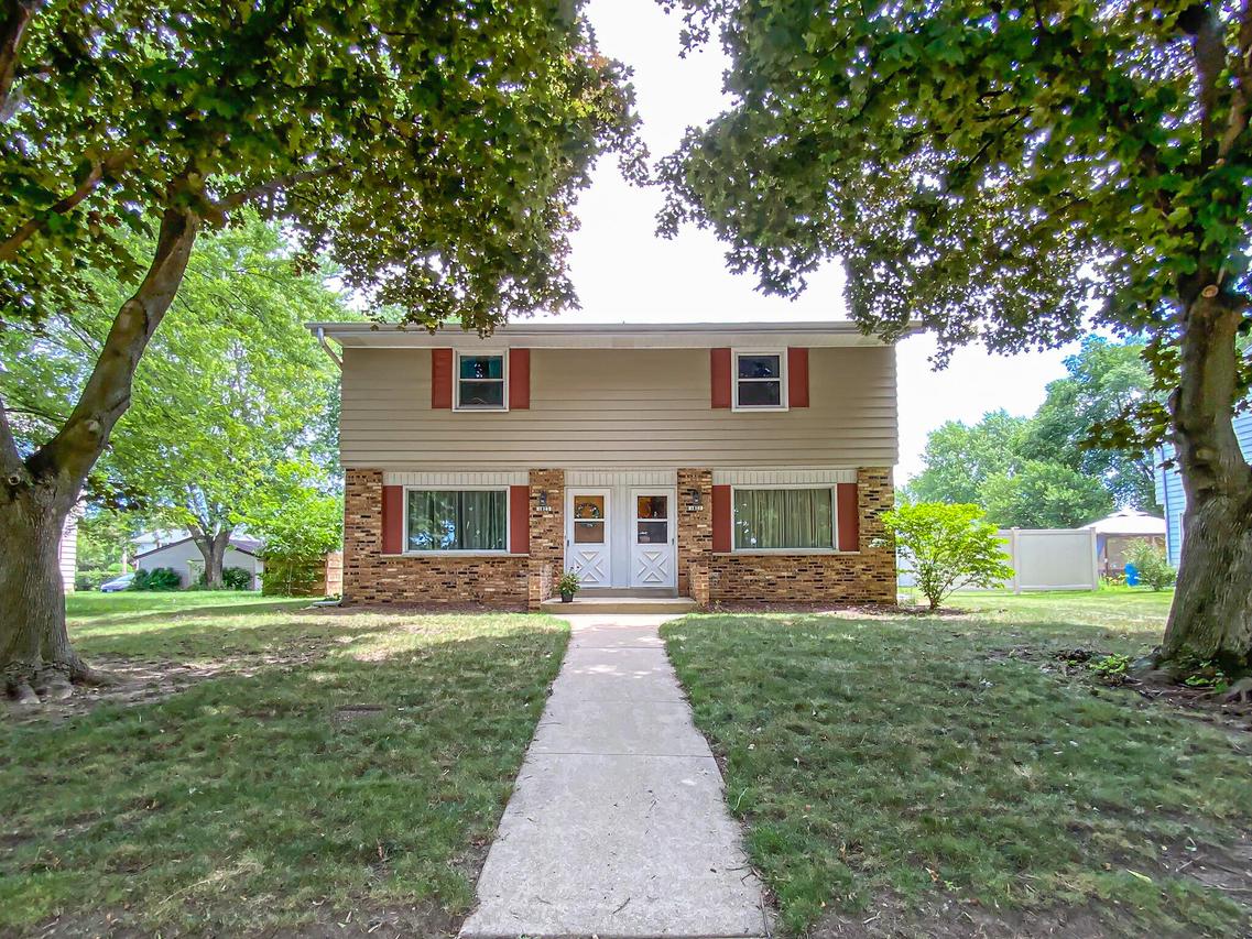 1825 Oakdale Dr. #1827, Waukesha, WI 53189
