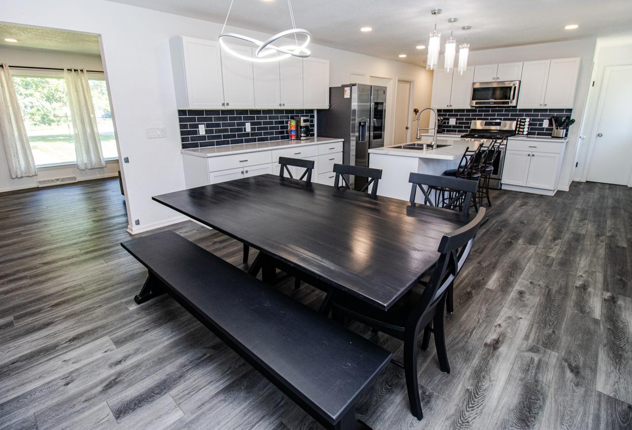 S57W25447 Lois Ln., Waukesha, WI 53189