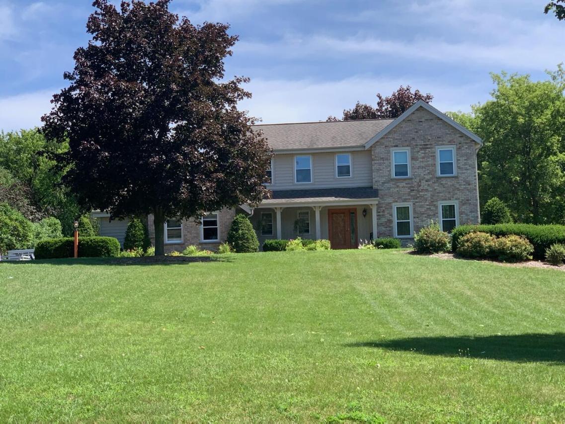 S69W29495 Longview Dr, Vernon, WI 53189