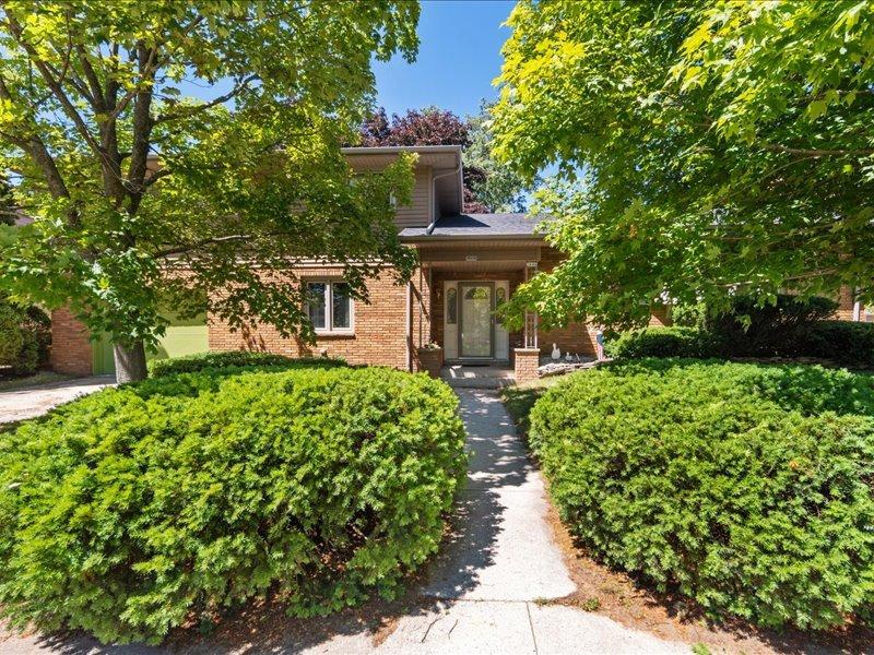 2606 S 9th St, Sheboygan, WI 53081
