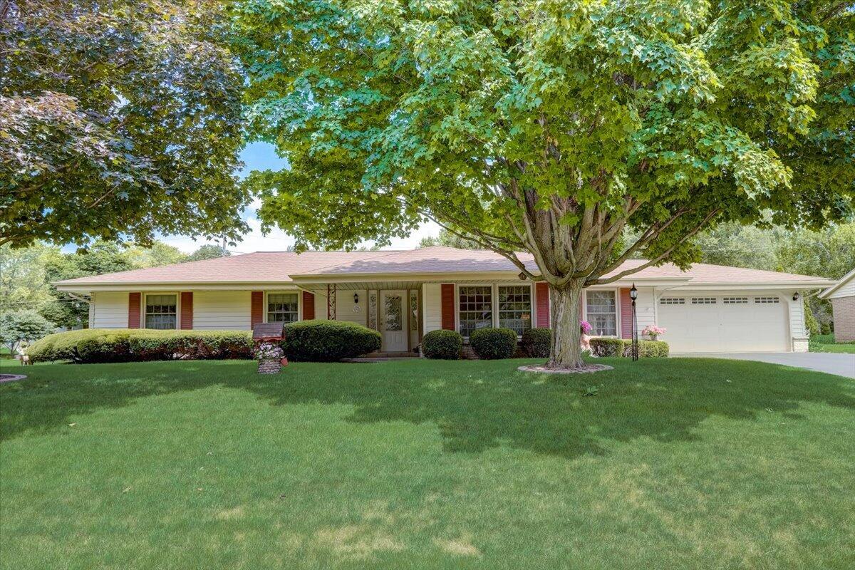 13620 W Old Oak Ln., New Berlin, WI 53151