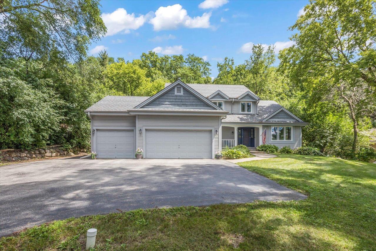 W231S2484 Salter Dr., Waukesha, WI 53186