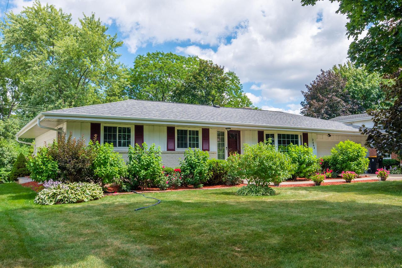 2864 N 122nd St, Wauwatosa, WI 53222