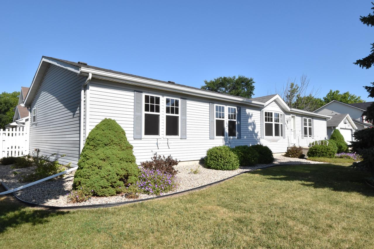 6516 Novak Rd., Caledonia, WI 53402