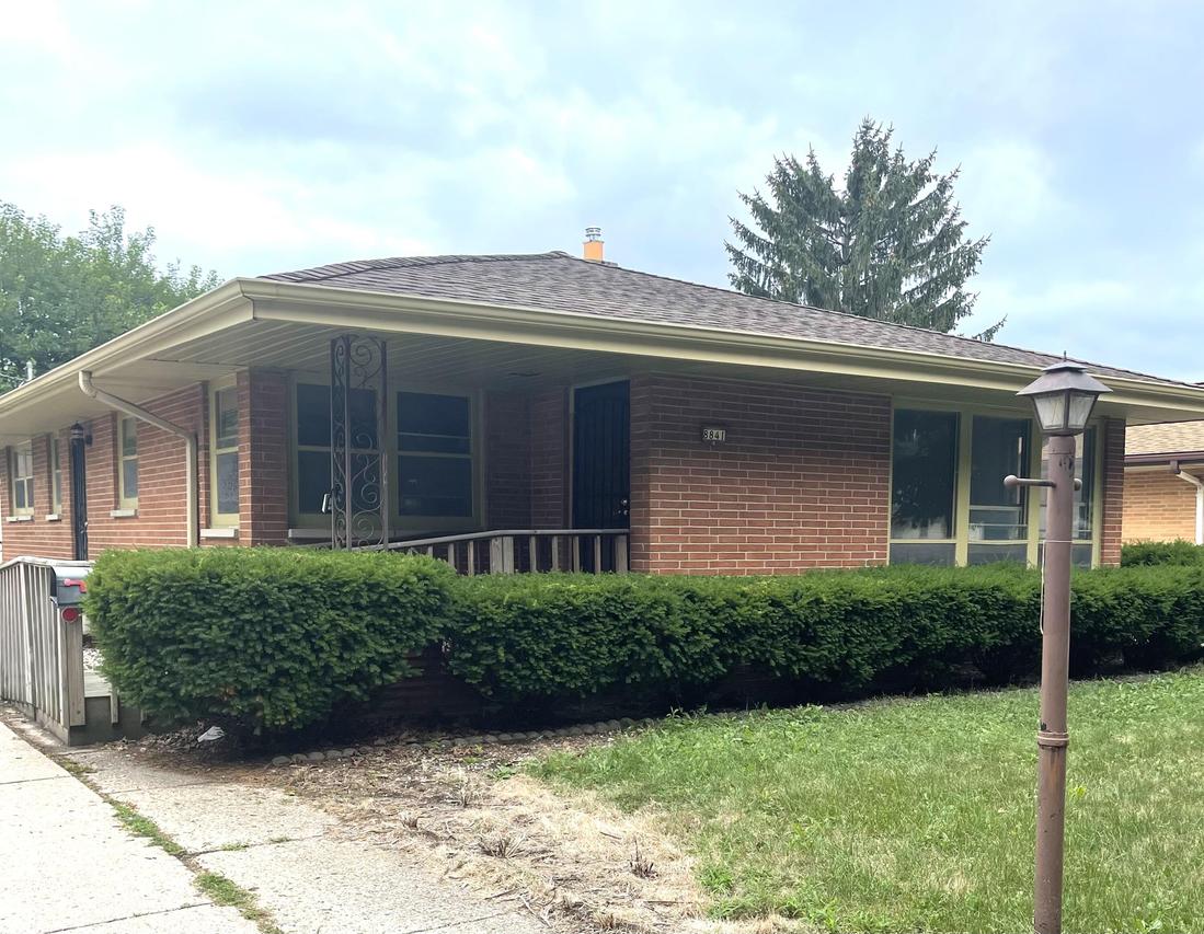 8841 W Palmetto Ave, Milwaukee, WI 53225
