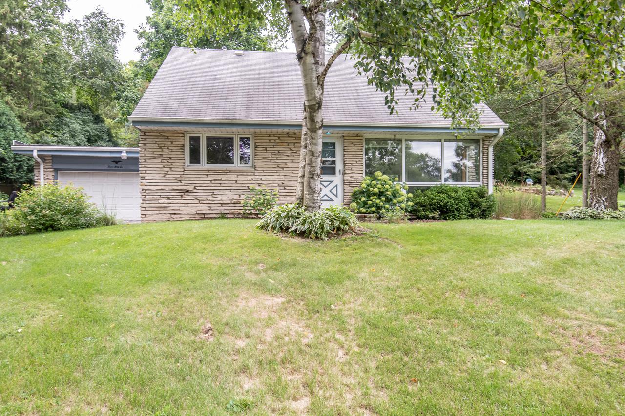 W232S2492 Salter Dr., Waukesha, WI 53186