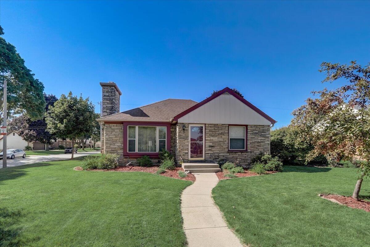 10603 W Wisconsin Ave, Wauwatosa, WI 53226