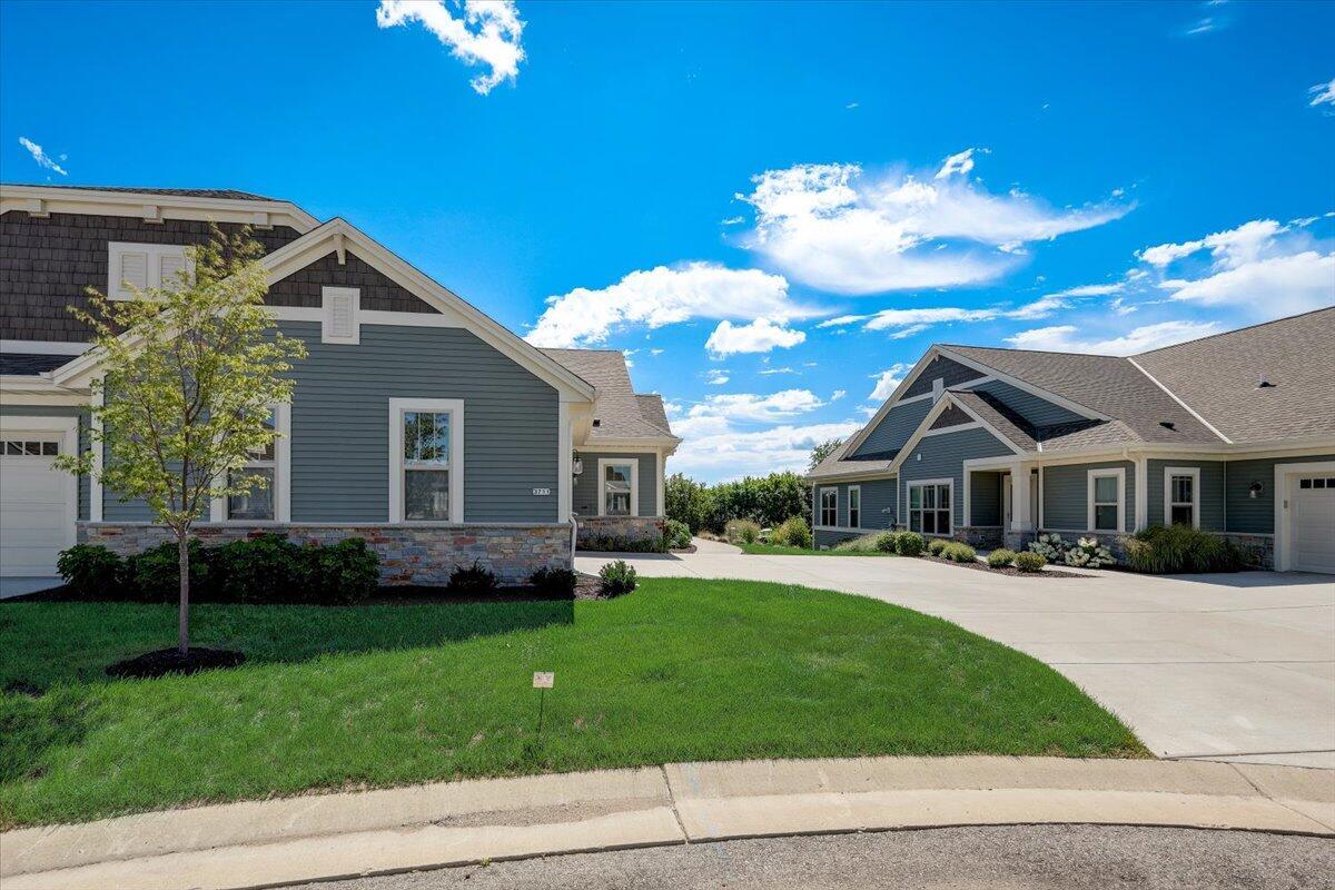 3711 Stillwater Ct., Waukesha, WI 53189